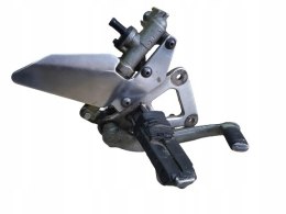 SUZUKI GS 500 SET PODNÓŻEK MOCOWANIE PRAWY