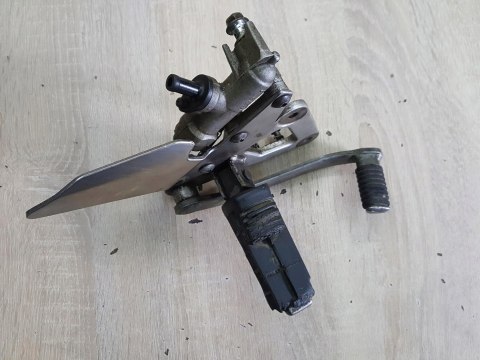 SUZUKI GS 500 SET PODNÓŻEK MOCOWANIE PRAWY SUZUKI GS 500 SET PODNÓŻEK MOCOWANIE PRAWY
