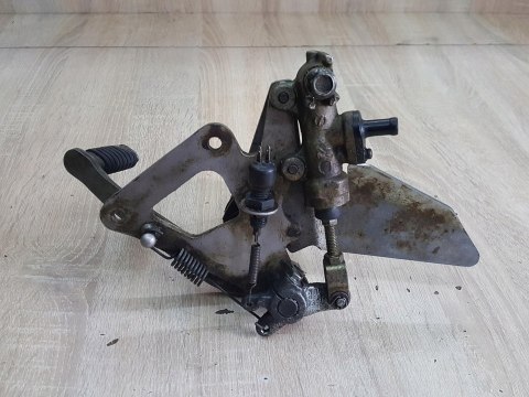 SUZUKI GS 500 SET PODNÓŻEK MOCOWANIE PRAWY SUZUKI GS 500 SET PODNÓŻEK MOCOWANIE PRAWY