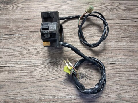 SUZUKI GSXF 1100 PRZEŁĄCZNIK LEWY EL SZYBA