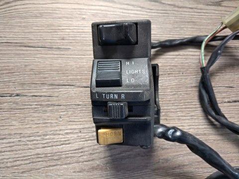 SUZUKI GSXF 1100 PRZEŁĄCZNIK LEWY EL SZYBA