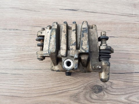 SUZUKI GSXF 600 JAJKO ZACISK HAMULCOWY PRAWY PRZÓD SUZUKI GSXF 600 JAJKO ZACISK HAMULCOWY PRAWY PRZÓD