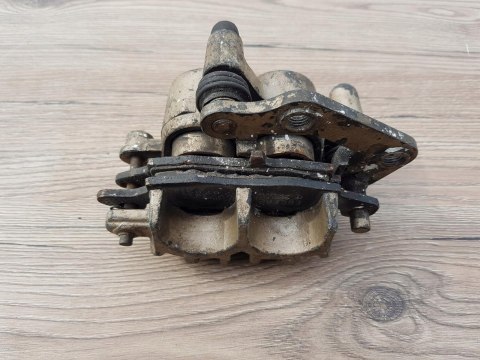 SUZUKI GSXF 600 JAJKO ZACISK HAMULCOWY PRAWY PRZÓD SUZUKI GSXF 600 JAJKO ZACISK HAMULCOWY PRAWY PRZÓD