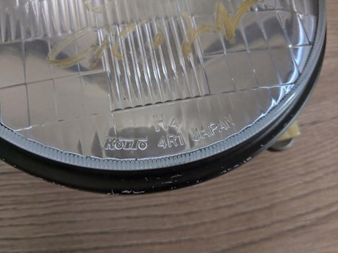 SUZUKI GSXR 1100 LAMPA REFLEKTOR PRZÓD SUZUKI GSXR 1100 LAMPA REFLEKTOR PRZÓD