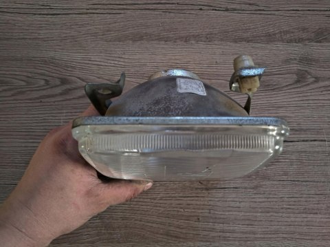 SUZUKI GSXR GSX-R 750 REFLEKTOR LAMPA PRZÓD 1985r SUZUKI GSXR GSX-R 750 REFLEKTOR LAMPA PRZÓD 1985r