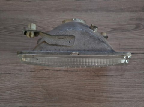 SUZUKI GSXR GSX-R 750 REFLEKTOR LAMPA PRZÓD 1985r SUZUKI GSXR GSX-R 750 REFLEKTOR LAMPA PRZÓD 1985r