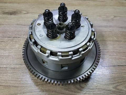 SUZUKI GSF GSXF 650 SPRZĘGŁO KOSZ SPRZĘGŁOWY SUZUKI GSF GSXF 650 SPRZĘGŁO KOSZ SPRZĘGŁOWY