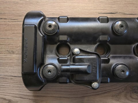 SUZUKI GSR 750 17R POKRYWA DEKIEL ZAWORÓW GŁOWICY SUZUKI GSR 750 17R POKRYWA DEKIEL ZAWORÓW GŁOWICY