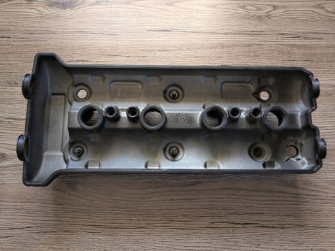SUZUKI GSR 750 17R POKRYWA DEKIEL ZAWORÓW GŁOWICY SUZUKI GSR 750 17R POKRYWA DEKIEL ZAWORÓW GŁOWICY