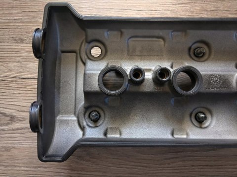SUZUKI GSR 750 17R POKRYWA DEKIEL ZAWORÓW GŁOWICY SUZUKI GSR 750 17R POKRYWA DEKIEL ZAWORÓW GŁOWICY
