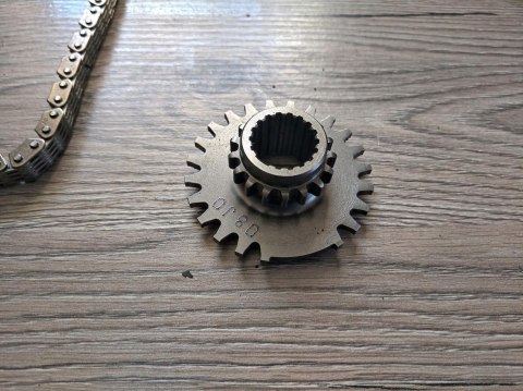 SUZUKI GSR 750 17R ROZRZĄD ŚLIZGI ŁAŃCUSZEK KPL SUZUKI GSR 750 17R ROZRZĄD ŚLIZGI ŁAŃCUSZEK KPL