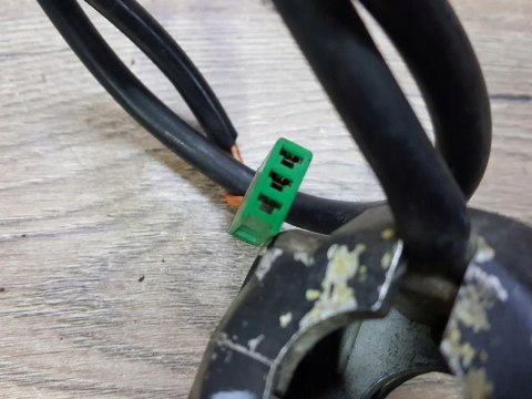 SUZUKI GT 125 PRZEŁĄCZNIK PRAWY