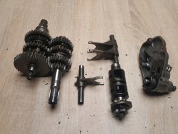SUZUKI LS 650 SAVAGE SKRZYNIA BIEGÓW WODZIKI KPL