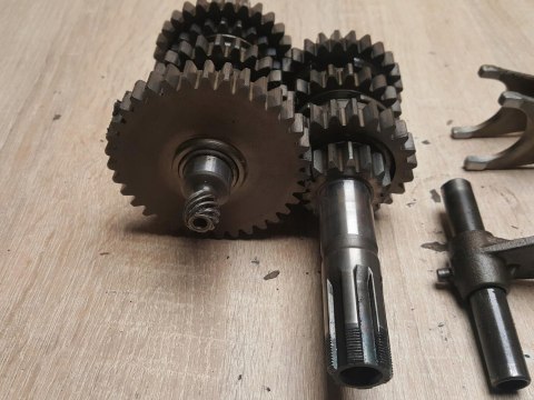 SUZUKI LS 650 SAVAGE SKRZYNIA BIEGÓW WODZIKI KPL SUZUKI LS 650 SAVAGE SKRZYNIA BIEGÓW WODZIKI KPL