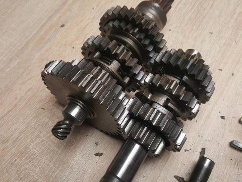 SUZUKI LS 650 SAVAGE SKRZYNIA BIEGÓW WODZIKI KPL SUZUKI LS 650 SAVAGE SKRZYNIA BIEGÓW WODZIKI KPL