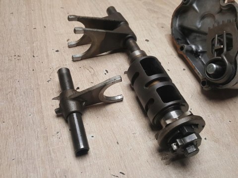 SUZUKI LS 650 SAVAGE SKRZYNIA BIEGÓW WODZIKI KPL SUZUKI LS 650 SAVAGE SKRZYNIA BIEGÓW WODZIKI KPL