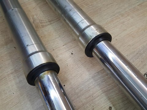 SUZUKI RG 125 LAGI ZAWIESZENIE KOMPLET PROSTE SUZUKI RG 125 LAGI ZAWIESZENIE KOMPLET PROSTE