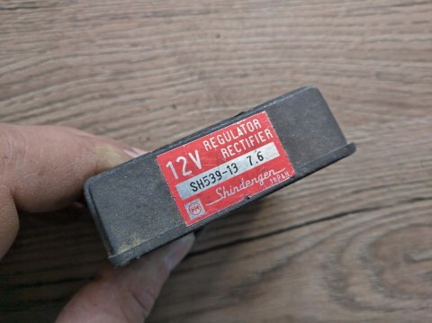 SUZUKI RG 125 REGULATOR NAPIĘCIA SH539-13