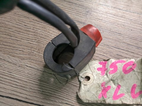 HONDA XLV 750 PRZEŁĄCZNIK PRAWY