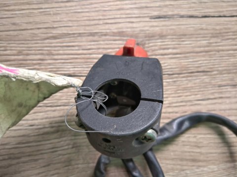 HONDA XLV 750 PRZEŁĄCZNIK PRAWY