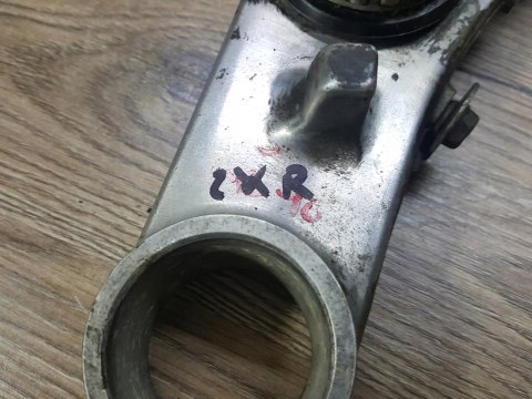 KAWASAKI ZXR 750 PÓŁKA DOLNA SZTYCA