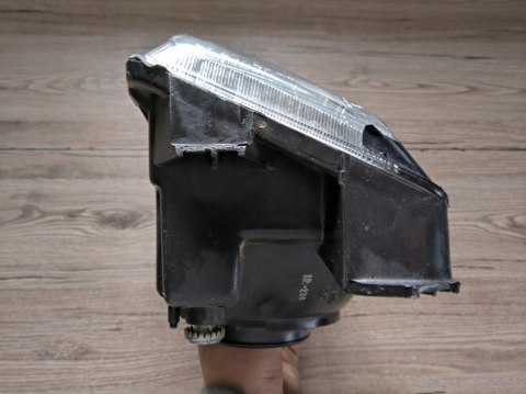 KAWASAKI ZZR 1100 REFLEKTOR LAMPA PRZÓD KAWASAKI ZZR 1100 REFLEKTOR LAMPA PRZÓD