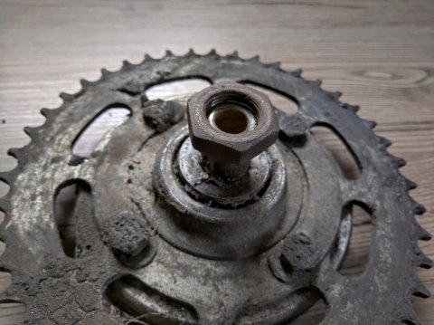 KTM 50 ME ZABIERAK TYLNEGO KOŁA GUMY KPL