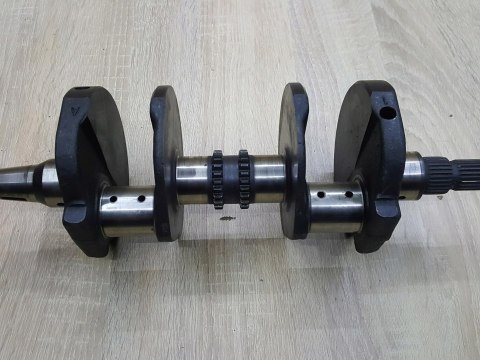 HONDA VF 500 V30 MAGNA WAŁ KORBOWY