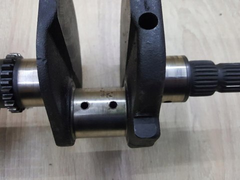 HONDA VF 500 V30 MAGNA WAŁ KORBOWY