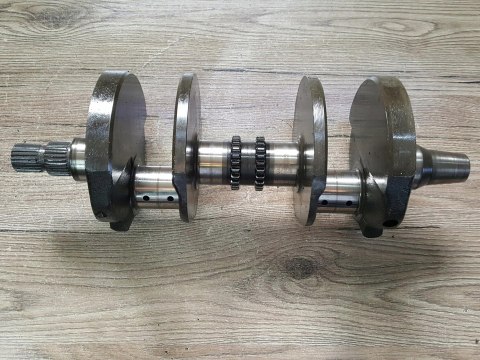 HONDA VF 750 V45 SUPER MAGNA WAŁ KORBOWY