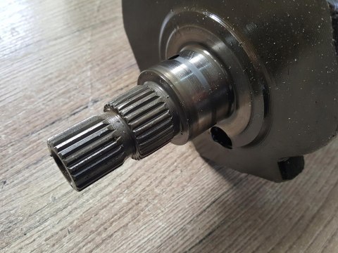 HONDA VF 750 V45 SUPER MAGNA WAŁ KORBOWY