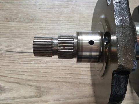 HONDA VF 750 V45 SUPER MAGNA WAŁ KORBOWY