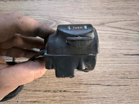 KAWASAKI G7 100 PRZEŁĄCZNIK PRAWY