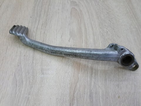 KAWASAKI GTR 1000 DŹWIGNIA HAMULCA TYŁ NOŻNEGO KAWASAKI GTR 1000 DŹWIGNIA HAMULCA TYŁ NOŻNEGO