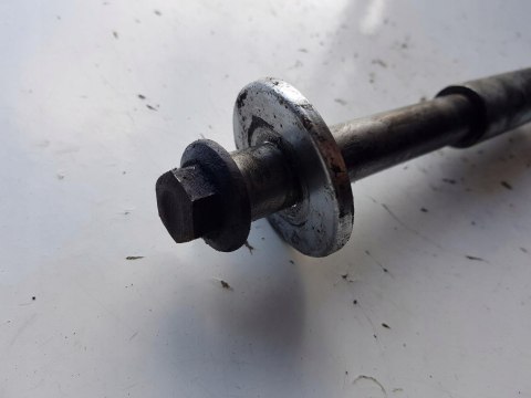 KAWASAKI GTR 1000 OŚ OŚKA TYŁ TYLNA KAWASAKI GTR 1000 OŚ OŚKA TYŁ TYLNA