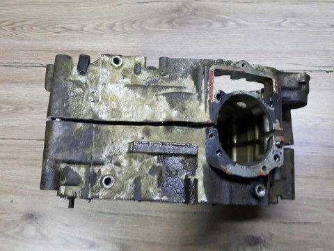 KAWASAKI KLF 300 A BAYOU KARTERY BLOK SILNIKA KPL