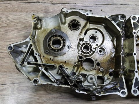 KAWASAKI KLF 300 A BAYOU KARTERY BLOK SILNIKA KPL