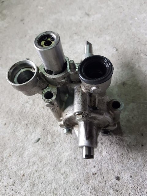 HONDA MAGNA VF500 V30 POMPA OLEJU OLEJOWA HONDA MAGNA VF500 V30 POMPA OLEJU OLEJOWA
