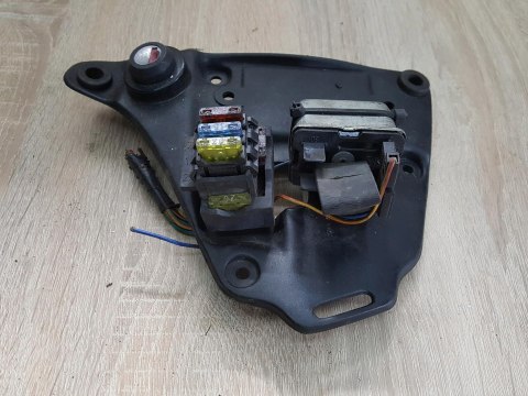 APRILIA CLASSIC 125 SKRZYNKA BEZPIECZNIKÓW OSŁONA