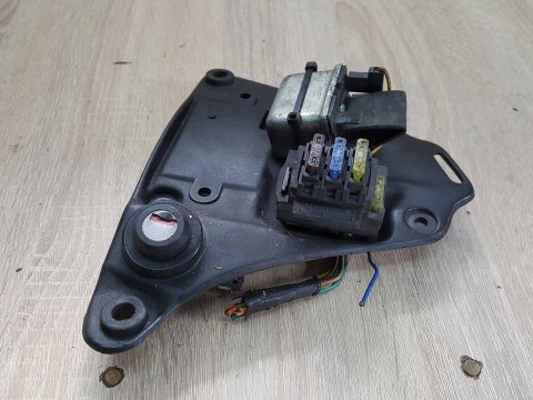 APRILIA CLASSIC 125 SKRZYNKA BEZPIECZNIKÓW OSŁONA