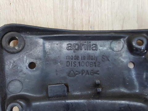 APRILIA CLASSIC 125 SKRZYNKA BEZPIECZNIKÓW OSŁONA