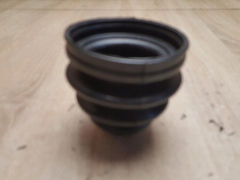 OSŁONA PRZEGUBU PÓŁOSI NAPĘDOWEJ 996 OSŁONA PRZEGUBU PÓŁOSI NAPĘDOWEJ 996