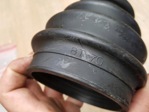 OSŁONA PRZEGUBU PÓŁOSI NAPĘDOWEJ BT-70 OSŁONA PRZEGUBU PÓŁOSI NAPĘDOWEJ BT-70