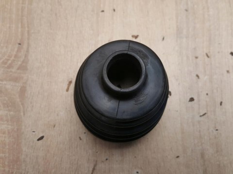 OSŁONA PRZEGUBU PÓŁOSI NAPĘDOWEJ C-1402