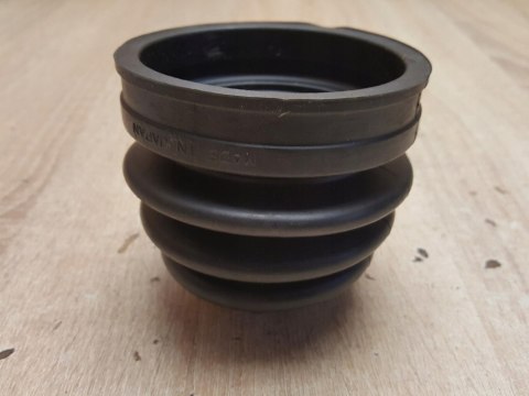 OSŁONA PRZEGUBU PÓŁOSI NAPĘDOWEJ C-8001