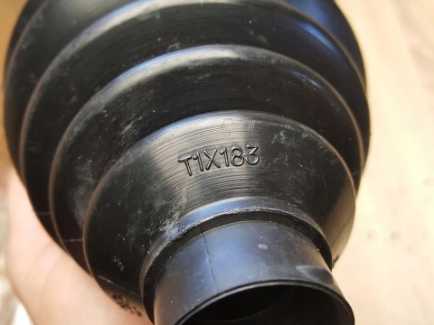 OSŁONA PRZEGUBU PÓŁOSI NAPĘDOWEJ T1X183
