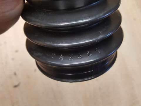 OSŁONA PRZEGUBU PÓŁOSI NAPĘDOWEJ T2X421 OSŁONA PRZEGUBU PÓŁOSI NAPĘDOWEJ T2X421
