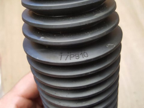 OSŁONA PRZEKŁADNI KIEROWNICZEJ DRĄŻKA T7P910