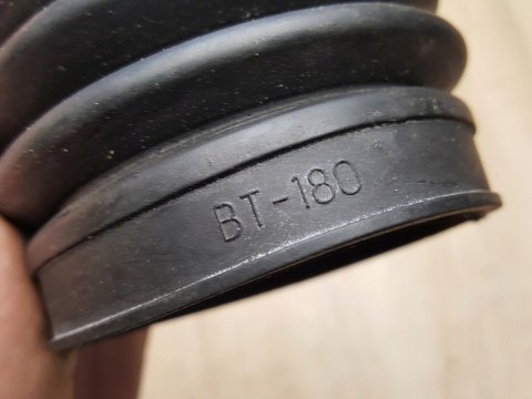 OSŁONA PRZEGUBU PÓŁOSI NAPĘDOWEJ BT-180 OSŁONA PRZEGUBU PÓŁOSI NAPĘDOWEJ BT-180