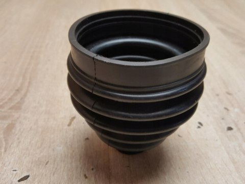 OSŁONA PRZEGUBU PÓŁOSI NAPĘDOWEJ C-7113